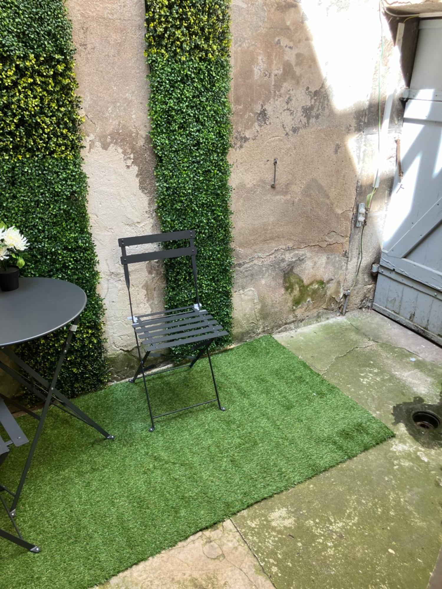 Appartement Sur Cour Interieure Centre Historique St Benigne